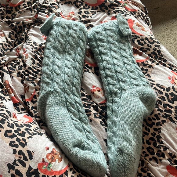 B27 Cozy Cable Knit and Sherpa-Lined Socks w/ Bow Accent; NWOT Ugg - Picture 1 of 4